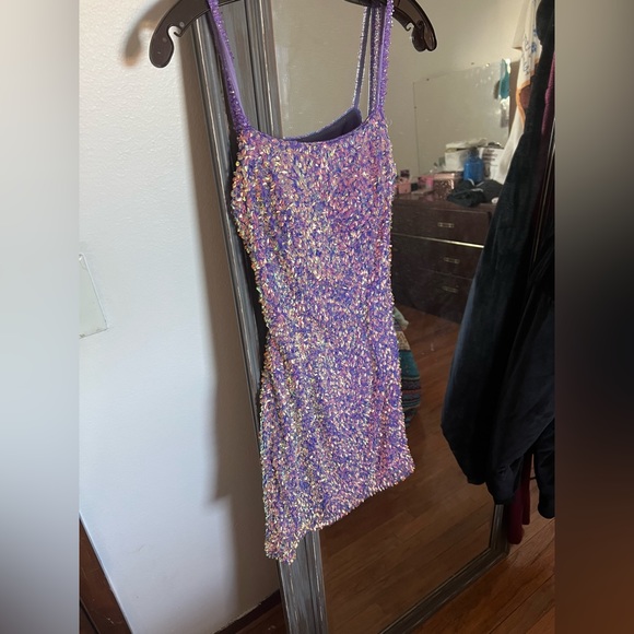 HOMECOMING AND PROM DRESSES - Picture 4 of 8